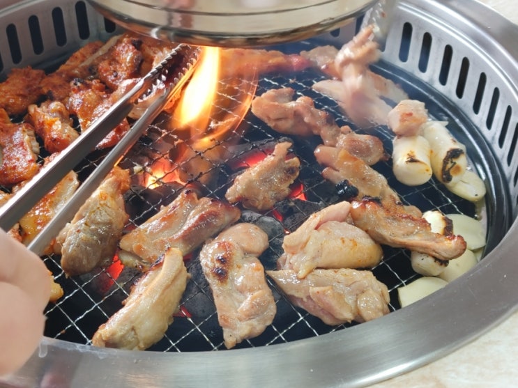  [경기/가평]사랑굿숯불닭갈비막국수- 고추장양념,간장 양념의 숯불 구이 닭갈비 맛집. 직접 뽑은 막국수와 바로 구워주는 감자전도 맛있네요.