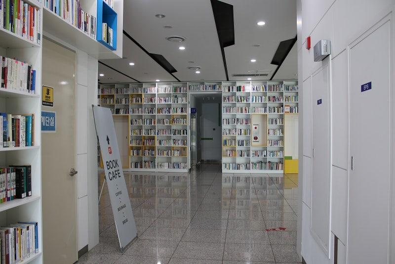 대구 달서구 가을에 가볼만한 곳 : 웃는얼굴아트센터 박경아 개인전, 대구출판산업지원센터 북카페
