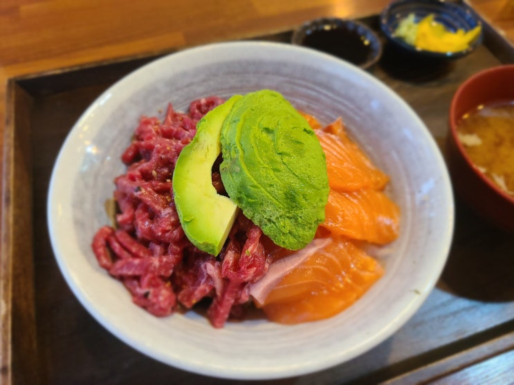  대학로 혜화 맛집 <함박 웃음 식당> : 혼밥하기 좋은 덮밥 가게!