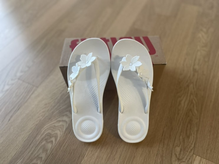  핏플랍(fitflop) 아이쿠션 플라워 플리플랍 화이트 내돈내산
