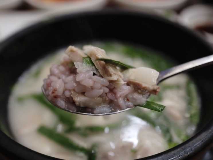  김해구산동국밥 본좌돼지국밥 진한 국물맛이 일품