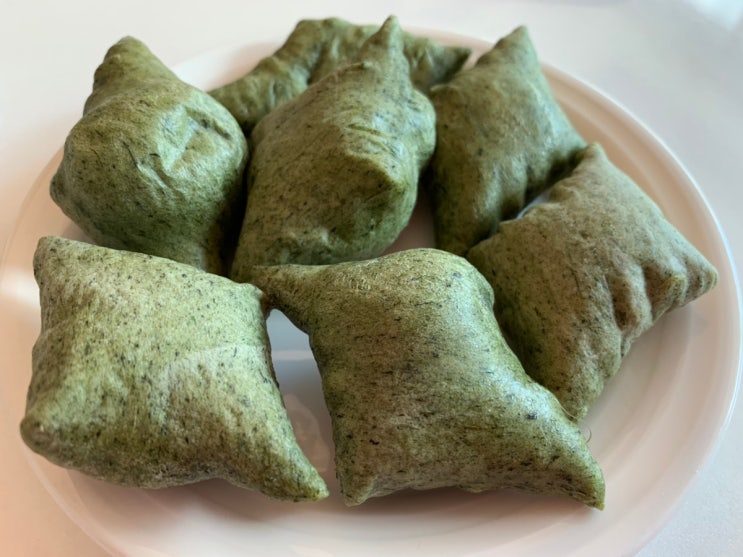 요즘 매일 같이 먹는 가래떡과 쑥절편구이 저는 에어프라이어에 구워봤는데 너무 맛있어욧 요즘 매일 같이 먹는 가래떡과 쑥절편구이 저는 에어프라이어에 구워봤는데 너무 맛있어욧