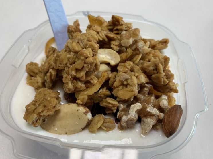매일 아침 만들어먹는 수제 요거트와 그레놀라+견과류+크렌베리+꿀과의 조합은 굿!️ 매일 아침 만들어먹는 수제 요거트와 그레놀라+견과류+크렌베리+꿀과의 조합은 굿!️