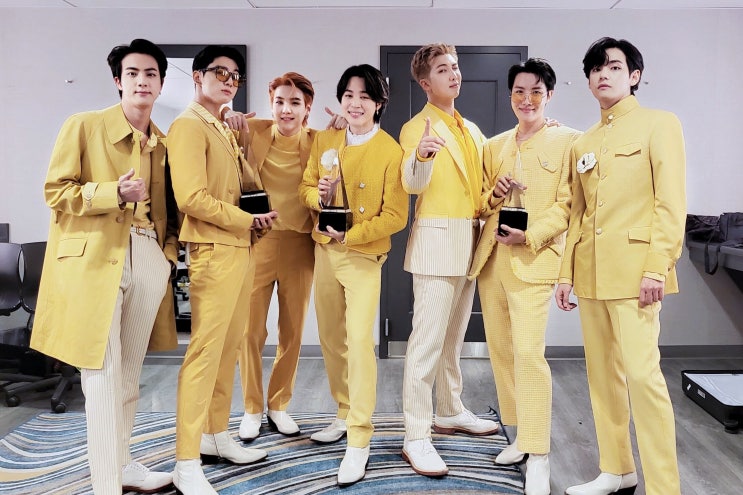   방탄소년단 2021 AMAs 대상까지 3관왕 + 브이앱