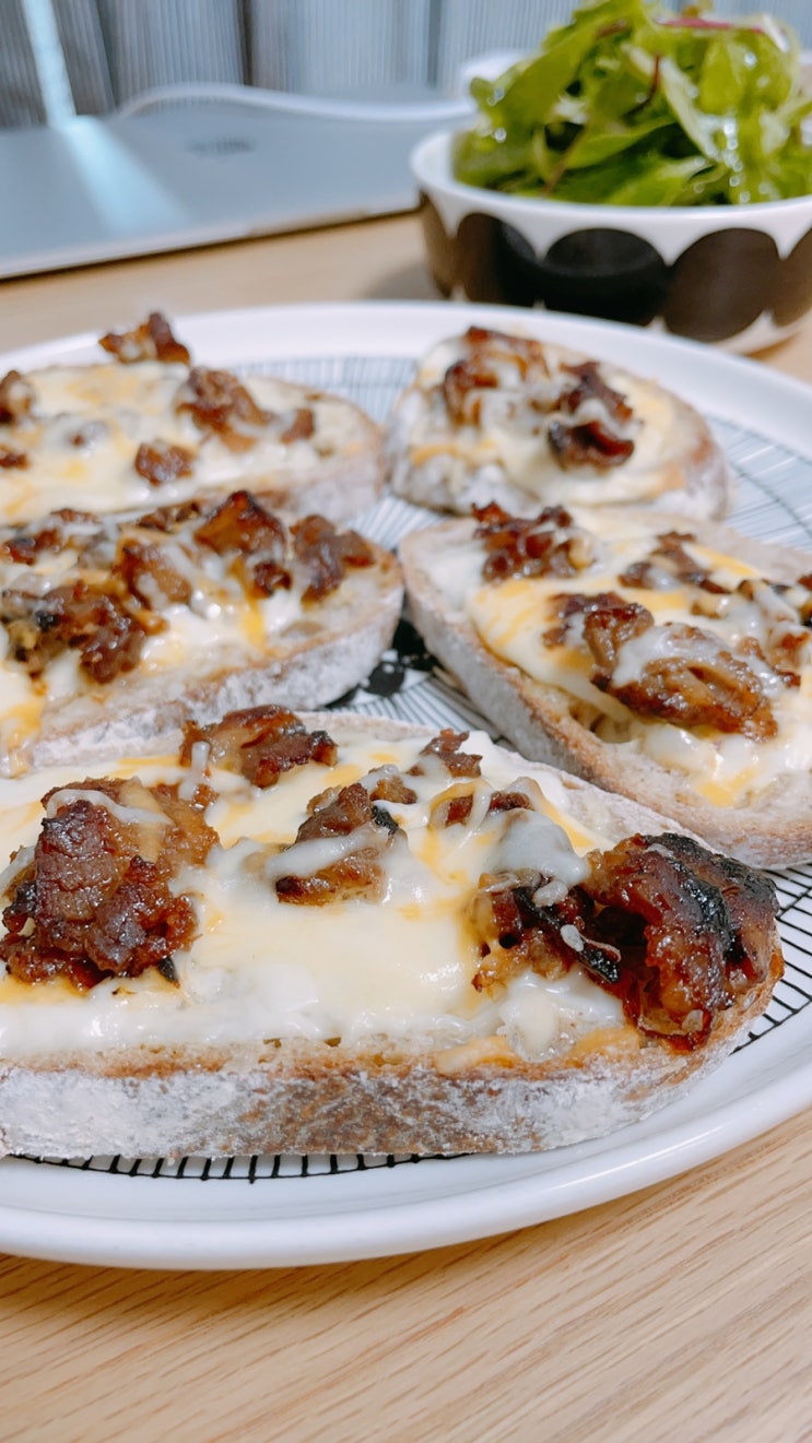 오거닉 통밀빵으로 타르틴 만들기:프랑스식 오픈샌드위치