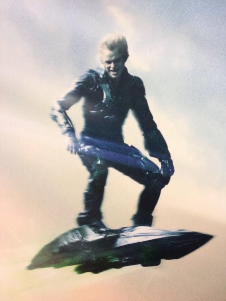 스파이더맨 2에서 해리가 그린 고블린 은신처를 발견한 후 녹색 나비 넥타이를 매는데, 아버지를 위한 복수를 다짐하는 것을 상징하는  거지. : r/MovieDetails, image size:768x1024