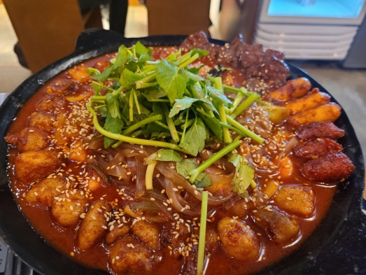  성남 냉채족발 양념대창 밀면 부산컨셉 맛집 : 부산의밤