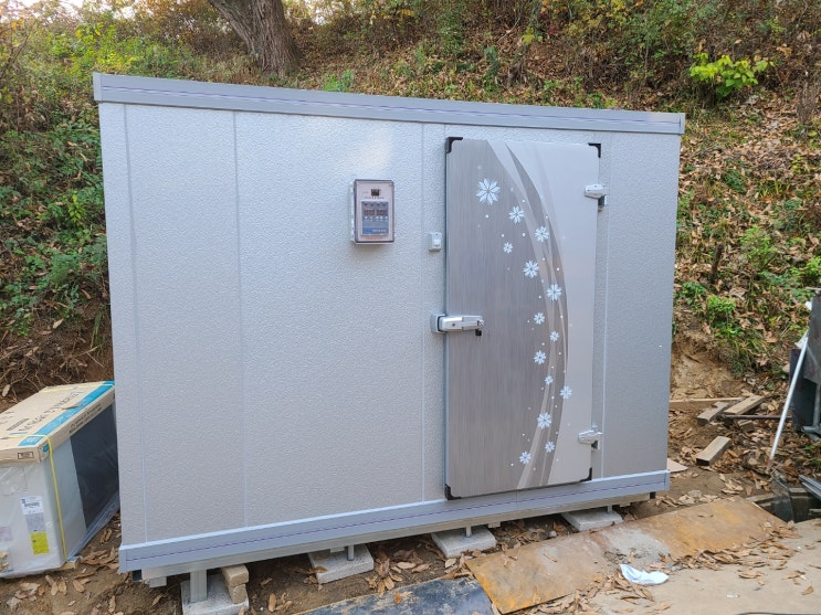  아산시 송악면 시골밥상 마고음식점에 자리잡은 에스엠테크 2평저온저장고입니다.