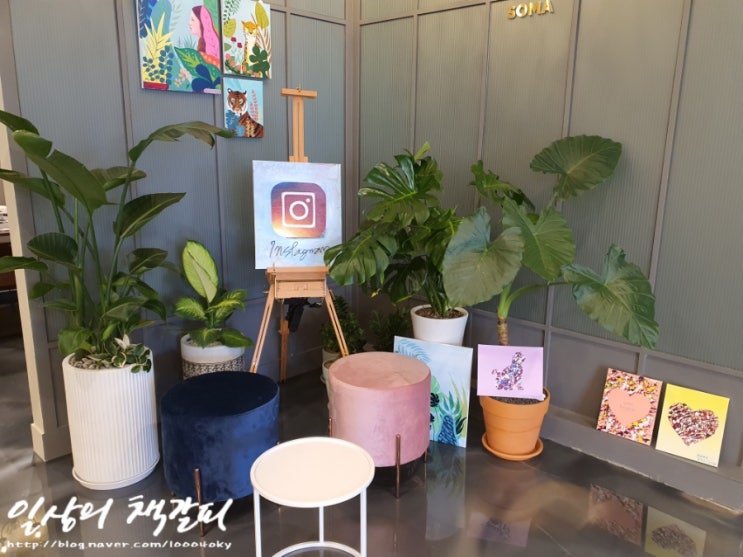  감각적인 힐링 플레이스 <소마드로잉카페 세종새롬점>에서 커피 한 잔과 아크릴화 그리기