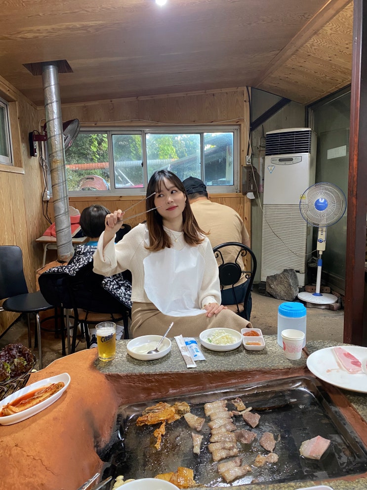  강릉 토종 흑돼지 장작 돌구이 용골감나무집 예약