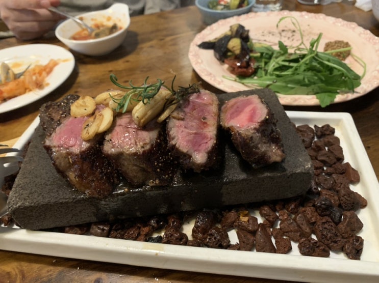  친절한 옥수동 맛집, 더코너 키친. 품격있는 점심.