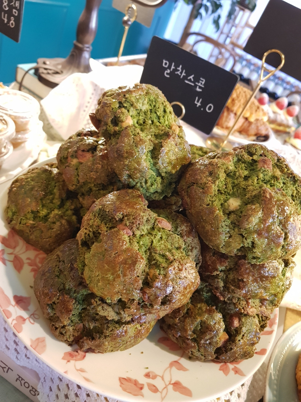  종각분위기카페. 비쥬얼 스콘에 진한커피.카페(CAFE)종로시장