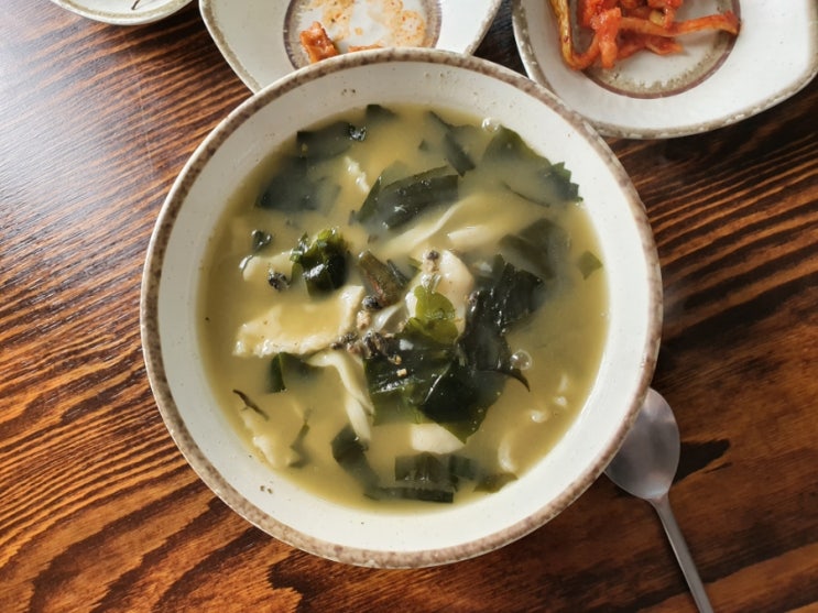  제주 용왕난드르식당에서 보말칼제비와 성게미역국 먹기