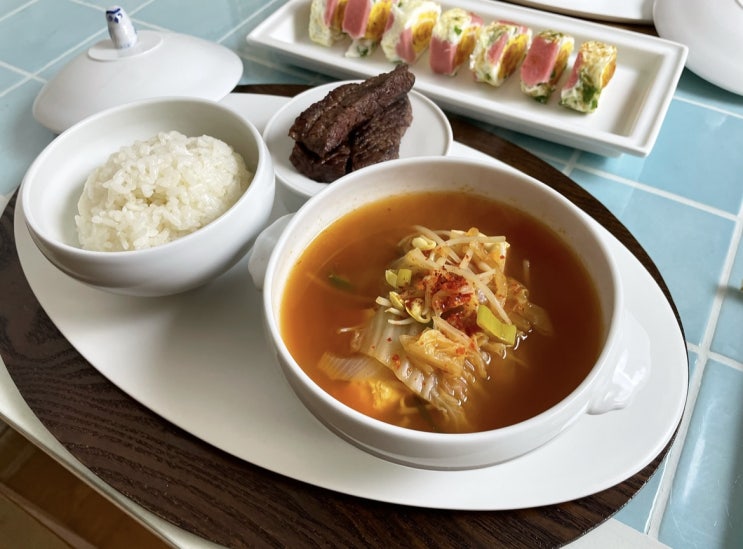  청양고추를 넣어 매콤 얼큰한 김치콩나물국 끓이는 법