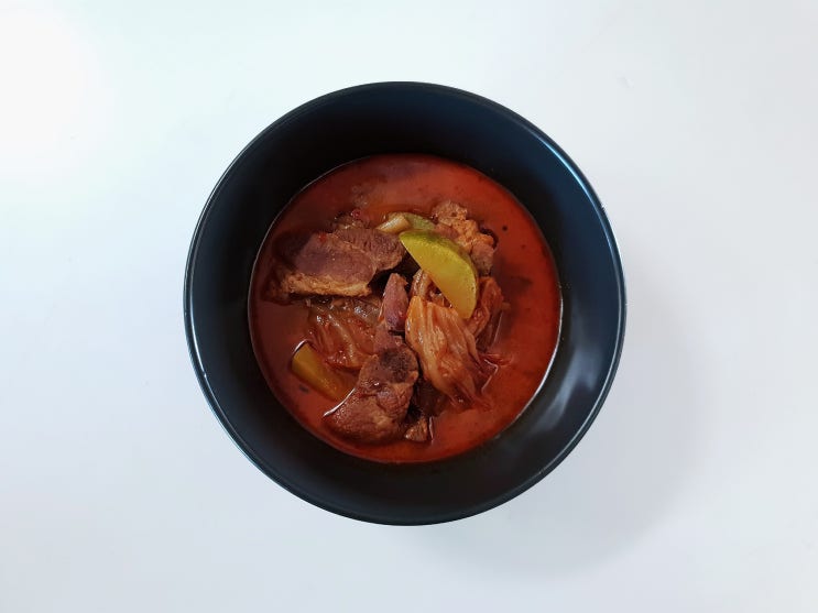  마이야르 "돼지고기 목살 묵은지 김치찌개" 레시피와 다시마 육수