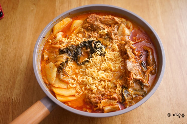  순대보감 감자탕 밀키트 푸짐해요.