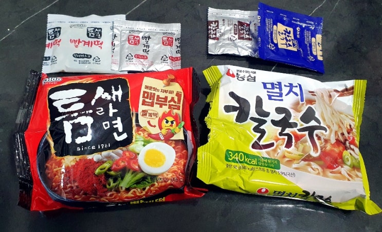  틈새라면 + 멸치칼국수
