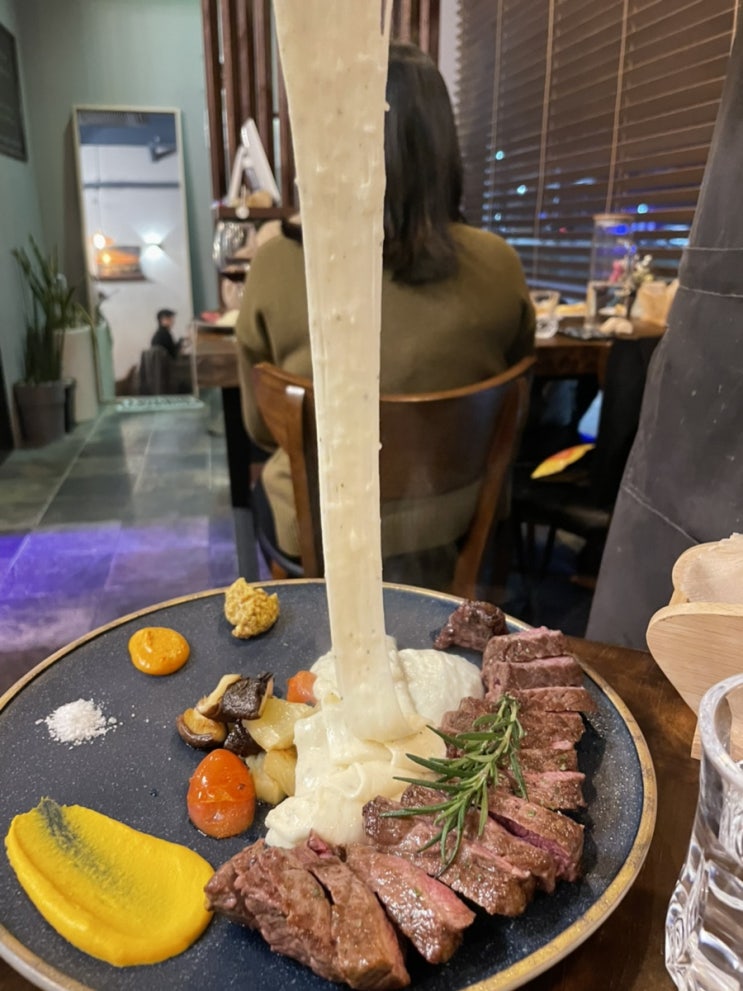  알리고 치즈감자 스테이크가 맛있는 청주 율량동 비스트로 리리크