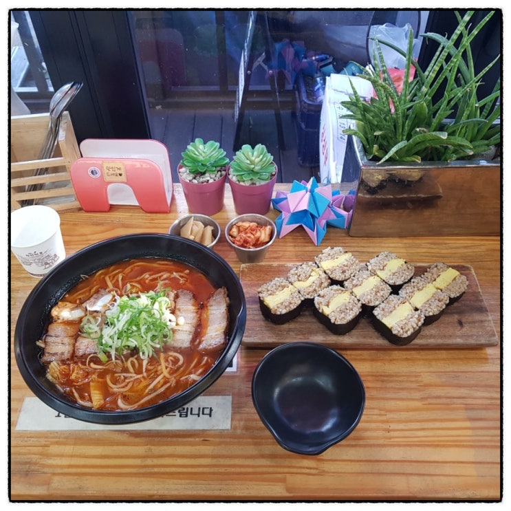  전복김밥과 돔베라면 찐이야! 여기는 제주 연동 라면 제주분식