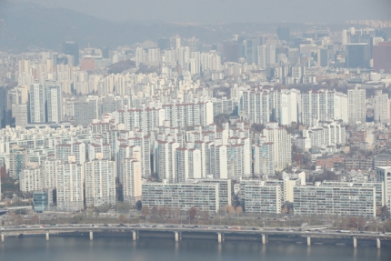  세금 폭탄 내국인 vs 규제 사각지대 외국인