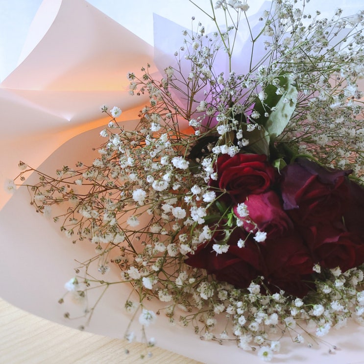  결혼기념일 9주년, 남편의 꽃다발 선물 (ft 아내와 엄마로 산다는 건?)