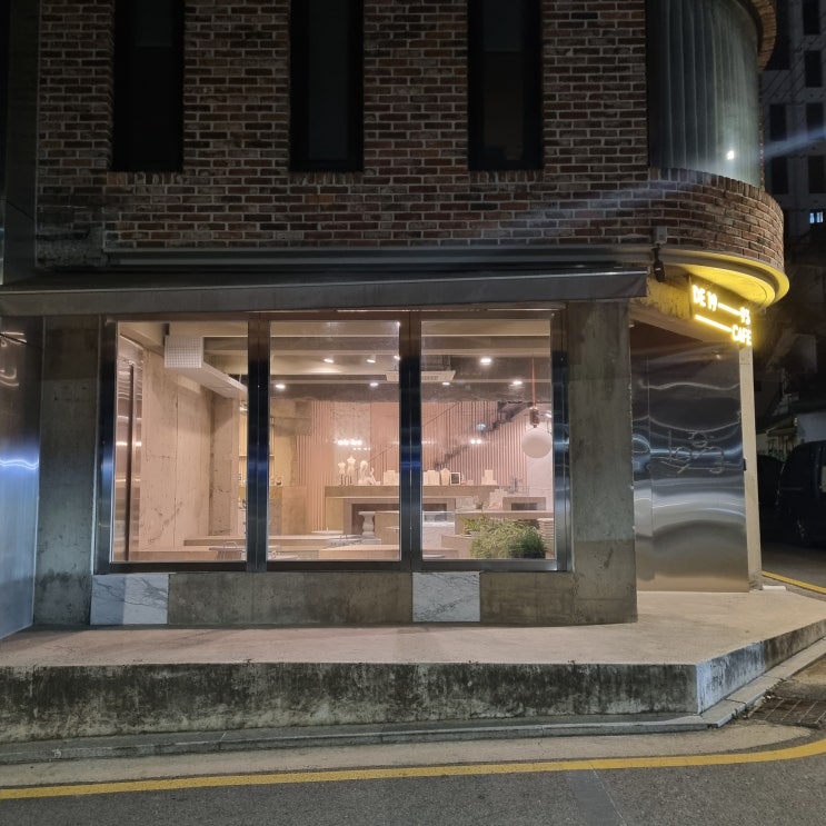 암사동 노트북 하기 좋은 대형 카페 : : DE1993