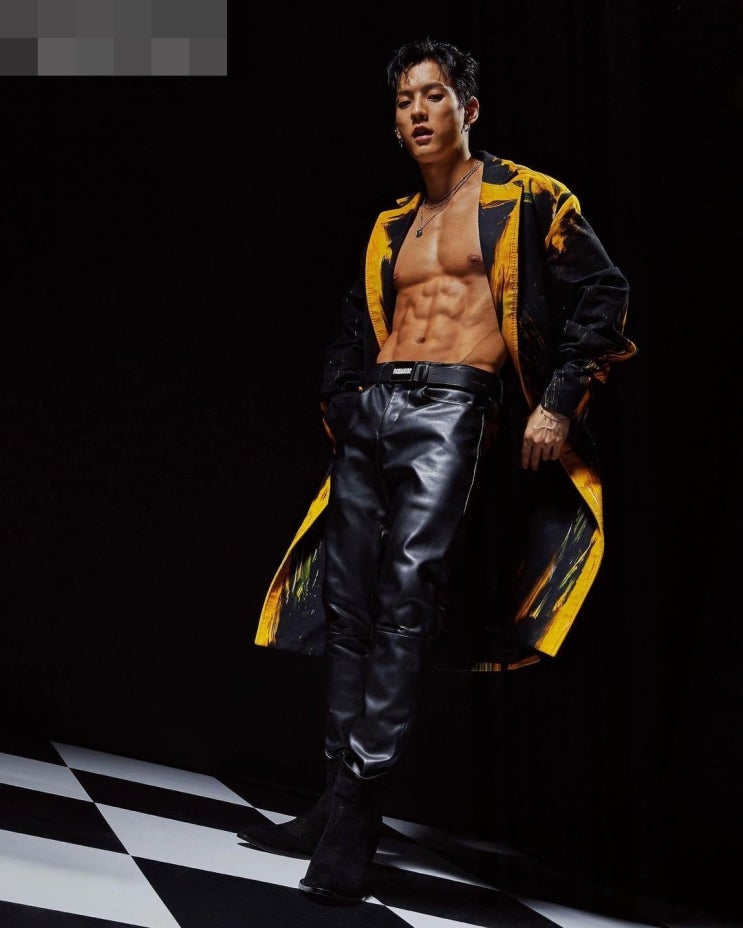  이민혁의 상의 탈의