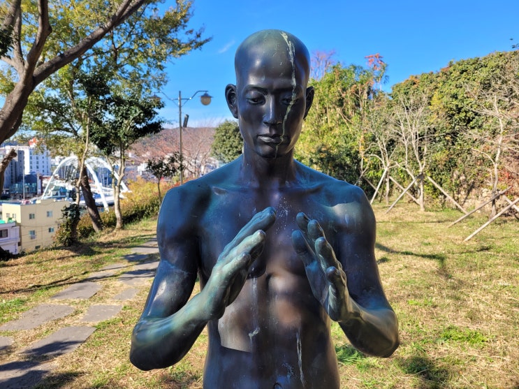  통영 아이와 가볼만한곳 동피랑 옆 남망산조각공원은 야간엔 디피랑으로 변신!
