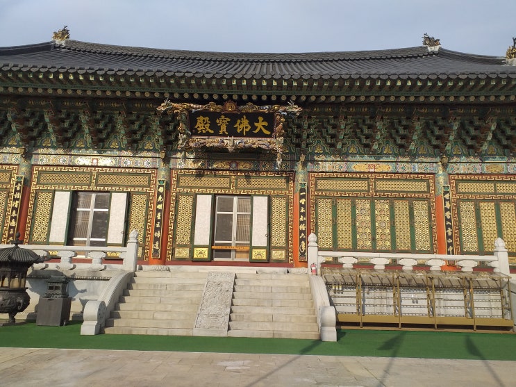  우면산 관문사(觀門寺) 대불보전의 문살과 초겨울 풍경
