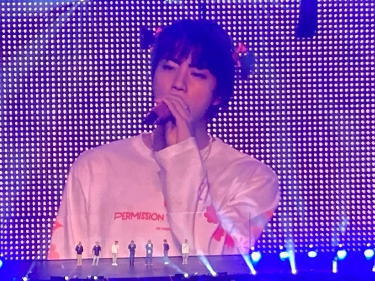  미국 콘서트 방탄소년단 진 엔딩무대 머리