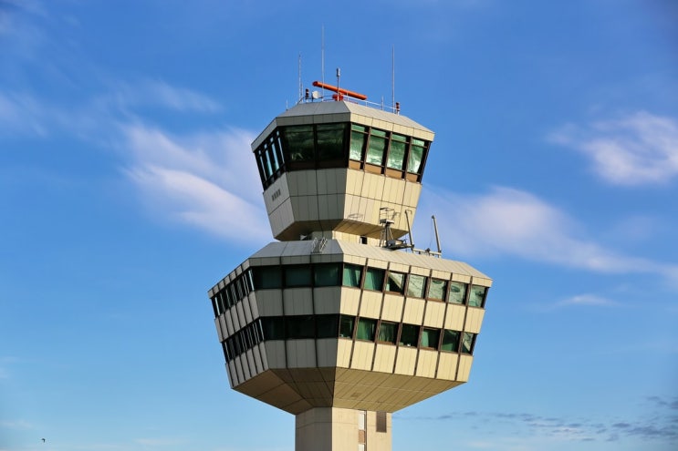 항공교통업무 체계(항공교통관제/비행정보/경보업무, 지역/접근/비행장관제업무)
