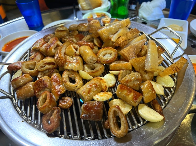  [괘법/사상] 껍데기 맛의 새역사 쓰고옴 -  꿀돼지문현곱창 사상점