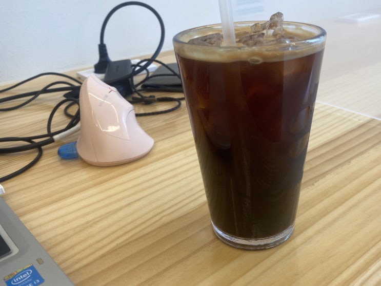  카인드엉클 노트북 하기 좋은 카페