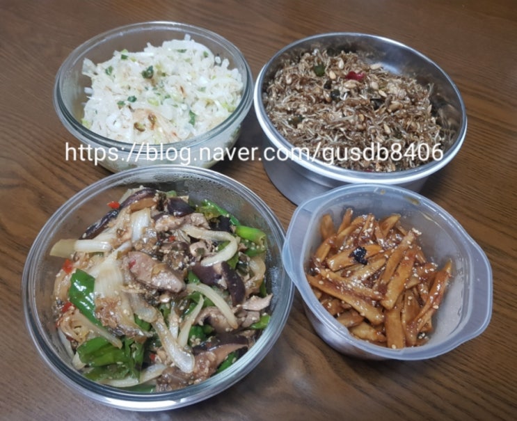 멸치볶음꽈리고추표고버섯볶음 밑반찬만들기! 멸치볶음꽈리고추표고버섯볶음 밑반찬만들기!