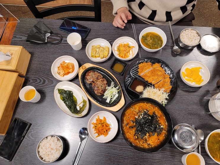 경기도 연천 점심 맛집 초성리 식당 수제 떡갈비와 수제 돈까스 맛집 디미방에서 상호 및 주인 변경됨 경기도 연천 점심 맛집 초성리 식당 수제 떡갈비와 수제 돈까스 맛집 디미방에서 상호 및 주인 변경됨