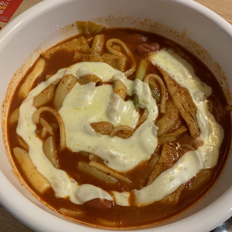 &lt;서울 이수역 맛집&gt; 뭔가 더 맛있고 중독적이고 양도 많은 것 같은 "동대문엽기떡볶이 이수점" (9.0)