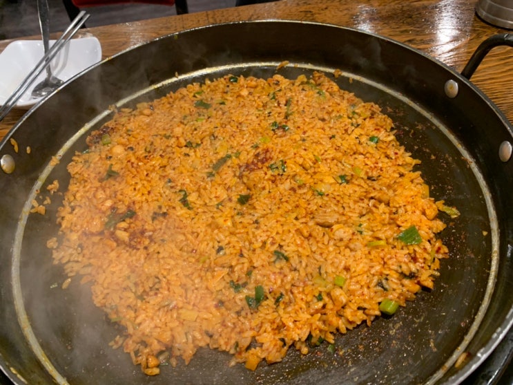  닭갈비집이지만 철판 볶음밥 먹으러 가는 유가네 마산 창동점 :)