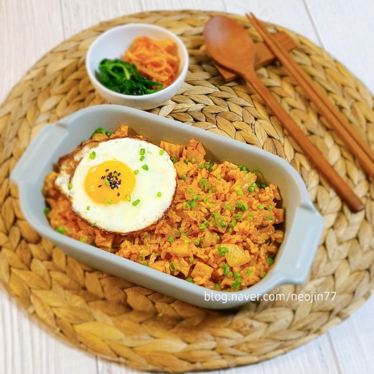 어묵볶음밥 신김치 송송 칼칼한 어묵김치볶음밥 오늘의 찬밥요리 어묵볶음밥 신김치 송송 칼칼한 어묵김치볶음밥 오늘의 찬밥요리