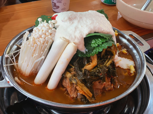  파주 맷돌우리콩감자탕 - 부드럽고 자극적이지 않은 감자탕!