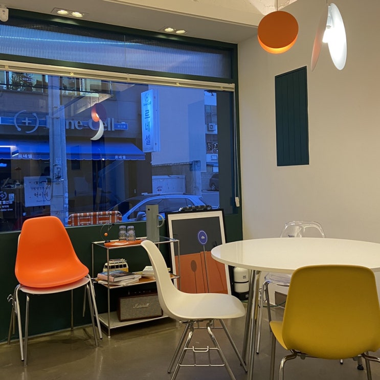  울산 삼산 카페 : 귀여운 색감이 톡톡 튀는 카페 오심 (OSIM)