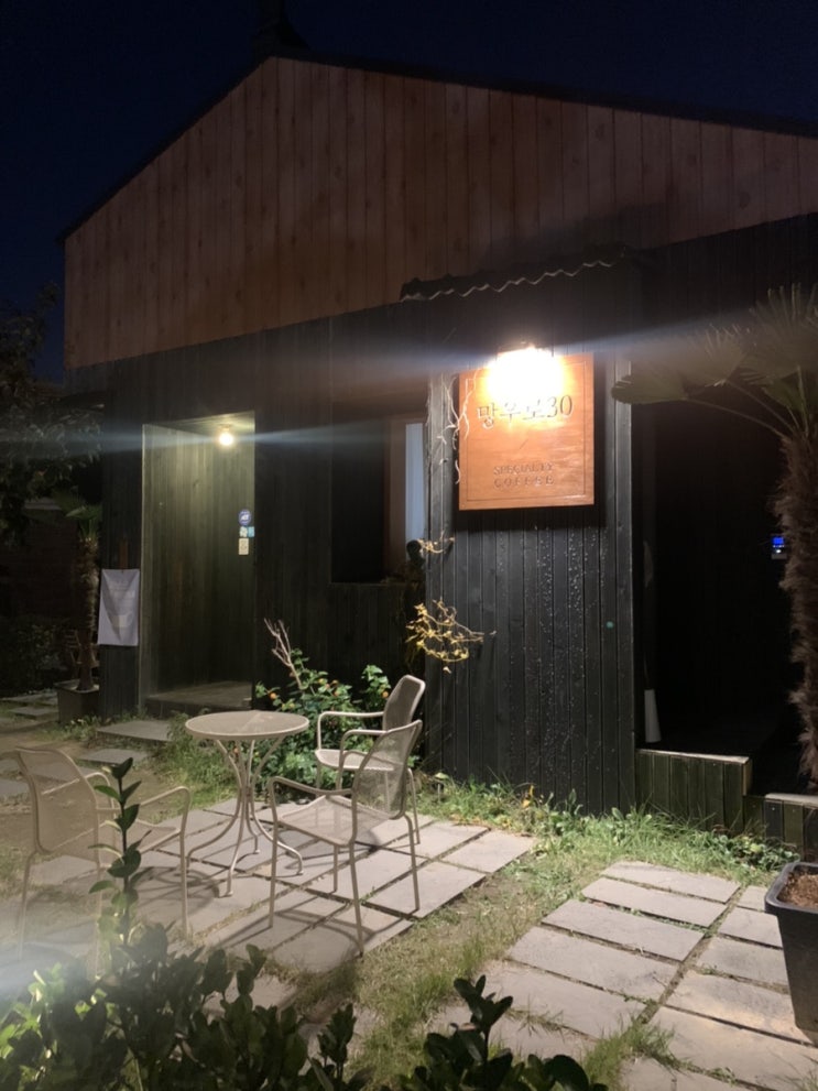  휘경동 카페 / 동대문구 분위기있는 카페 ‘망우로30’