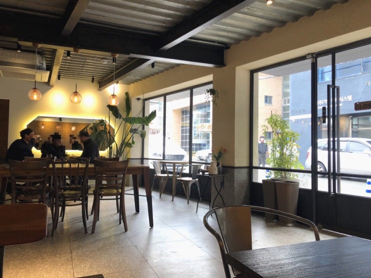 광주 동명동 ‘동명다방’ : 감성적이고 따뜻한 분위기의 카페! 인스타그램 감성이 폴폴