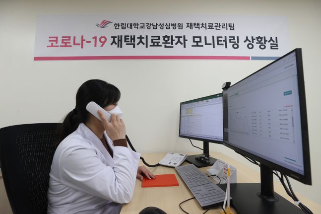 재택치료, 입원 보험금 지급 불가 …정부 "추가검토 필요" 재택치료, 입원 보험금 지급 불가 …정부 "추가검토 필요"
