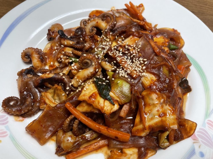  홍대쭈꾸미 양념쭈꾸미 맛있게 매운 쭈꾸미 볶음 추천해요
