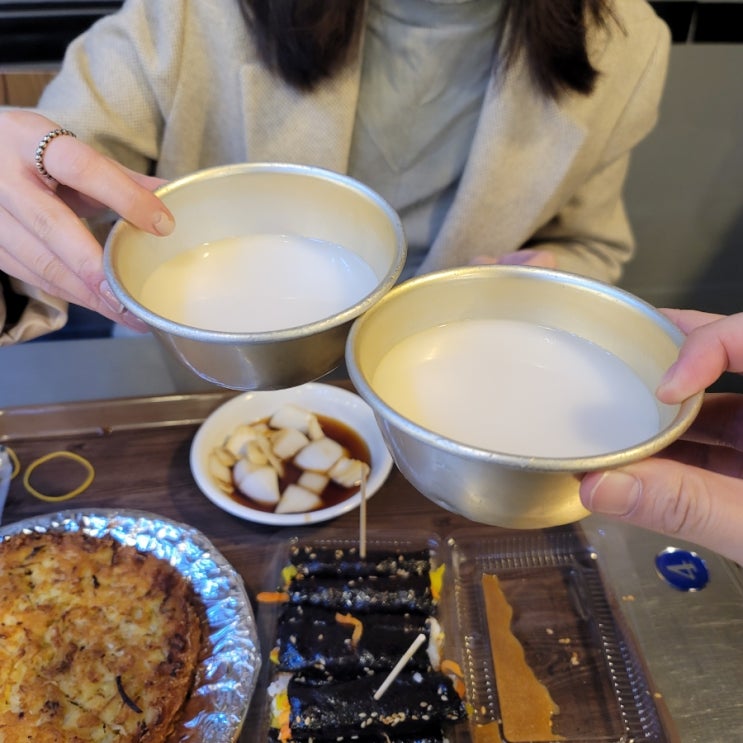  광장시장 마약김밥 맛집 모녀김밥 - 그녀와 함께하는 종로 데이트
