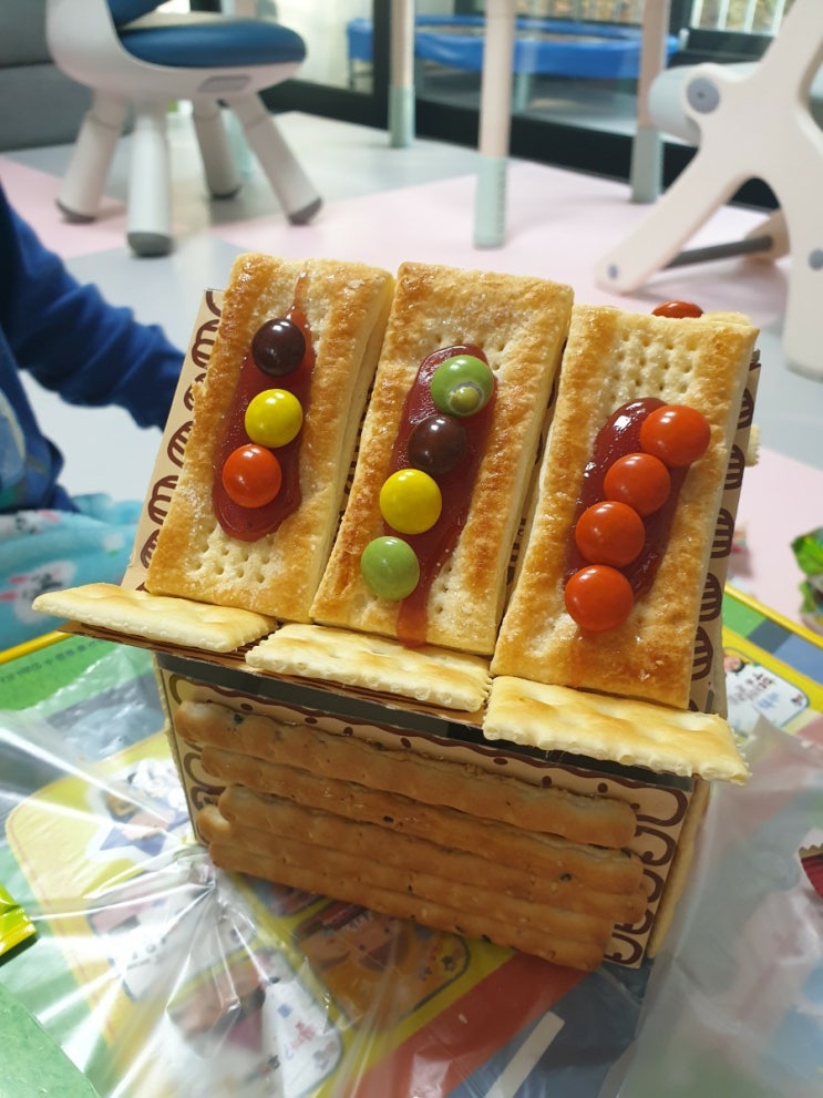  아이와 함께 과자집 만들기 집콕놀이 키즈뮤지엄과자집