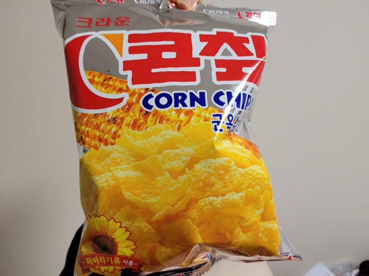 혼자서 과자파티 제대로 즐기고 있습니다