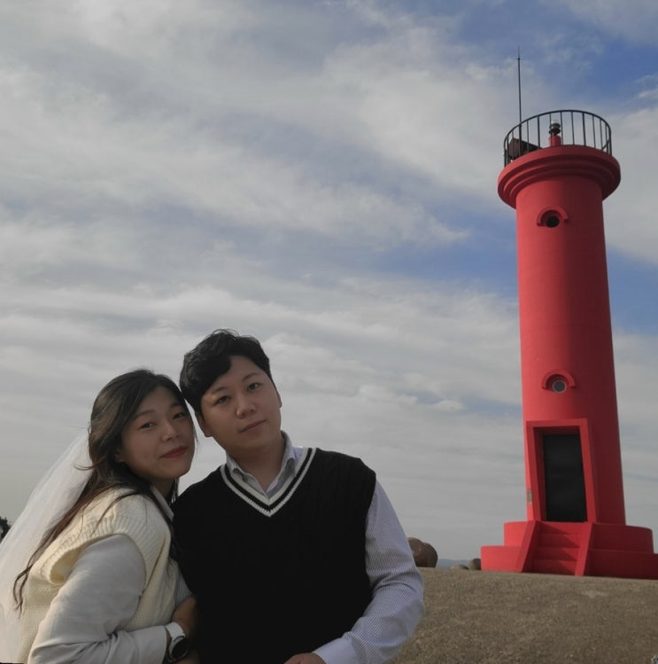  제2장. 신혼여행, 포항 - 청진3리어민복지회관(갯마을 차차차 촬영지_윤치과, 청진2리 방파제)