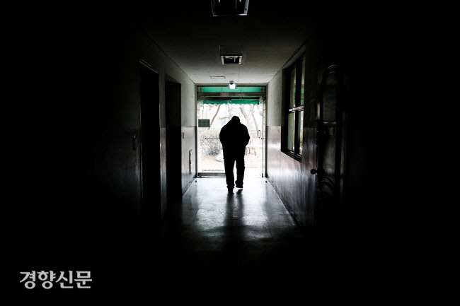 “젊었을 땐 이렇게 살 줄 몰랐다”…복지·청년 문제가 불러낸 老동자 “젊었을 땐 이렇게 살 줄 몰랐다”…복지·청년 문제가 불러낸 老동자