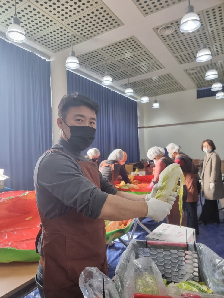  국산 배추로 어려운 이웃 김장김치 봉사활동